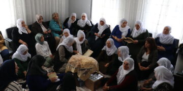 Dayikên Aştiyê ji bo Sakîne Arat mewlûd da