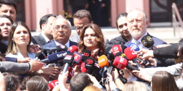 Şande: Divê mercên Ocalan bên guhertin