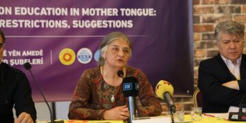 Divê Şoreşa ziman pêk bê