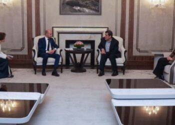 Mazlum Ebdî, Îlham Ehmed û Wezîrê Karanê Teberî yê Fransayî kom bîyê