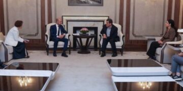 Mazlum Ebdî, Îlham Ehmed û Wezîrê Karanê Teberî yê Fransayî kom bîyê