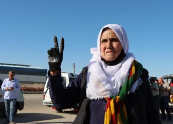 4 şaristanan ra karwanêk ver bi Tişrînî rayîr kewt