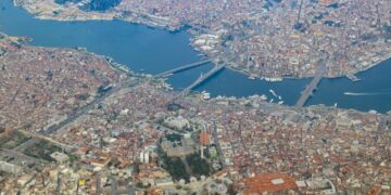 Li Stenbolê erdheja bi hêza 6.2 pêk hat