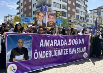 Bi hezaran kes ver bi dewa Amarayî meşîyenê