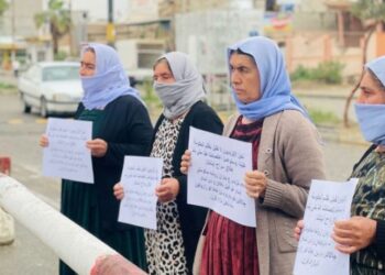 Dayikên şervanên dîlgirtî dest bi nobetê kirin