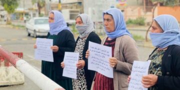 Dayikên şervanên dîlgirtî dest bi nobetê kirin