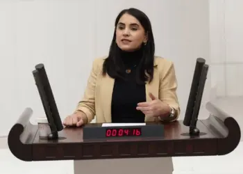 ‘Azadiya girtiyan bi rengekî kêfî tê binpêkirin’