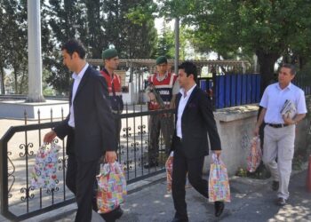 Parêzeran ji bo hevdîtina bi Abdullah Ocalan re serlêdan kirin