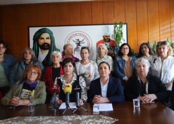 Jinên elewî komkujiyên li Sûrî şermezar kirin