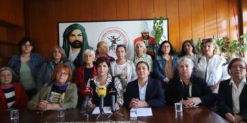 Jinên elewî komkujiyên li Sûrî şermezar kirin