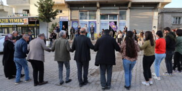 Ji bo 4ê Nîsanê serdana dikandaran kirin û ew vexwendin mihrîcanê