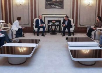 Mazlûm Ebdî, Îlham Ehmed û Wezîrê Karên Derve yê Fransayê civiyan