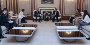 Mazlûm Ebdî, Îlham Ehmed û Wezîrê Karên Derve yê Fransayê civiyan