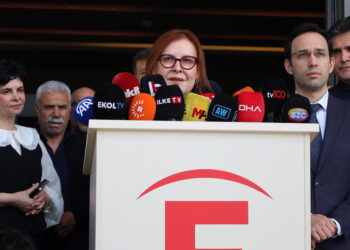 Bijîşkên Sirri Sureyya Onder: Bersivê dide tedawiyê