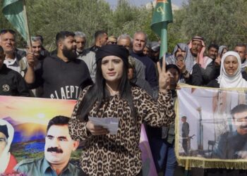 Nobedarê Tişrînî 4ê Nîsane pîroz kerd