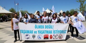 ‘Ma do têkoşînê xo bidomnê û berz bikerê’