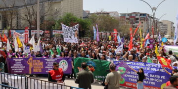 Ji Wanê bang kirin: Deng û tekoşîna xwe bikin yek