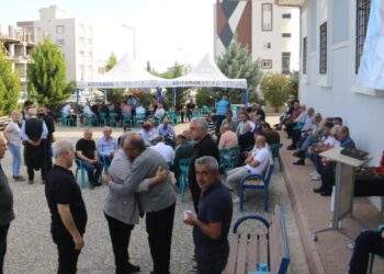 Bi hezaran kes çûn şîna Sirri Sureyya Onder