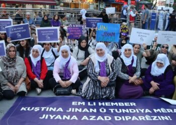 Li Stenbolê li dijî kuştina jinan çalakî hate lidarxistin