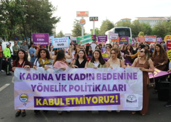 Jinên li dijî tundiyê meşiyan gotin: Em li vir in