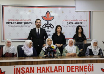 ‘Divê dayîkên leşker û polisan jî piştgiriyê bidin pêvajoyê’