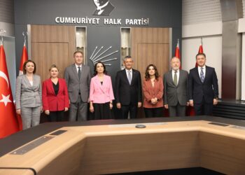 DEM Partî û CHP li hev civiyan