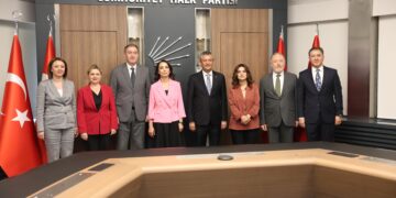 DEM Partî û CHP li hev civiyan