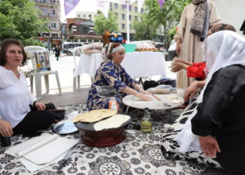 Wazenî keda cinîyan wa her ca de bêro dîyayîş