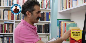 ‘Li Stenbolê herî zêde pirtûkên fêrkirina Kurdî tên firotin’