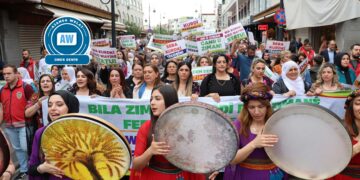 Cinîyî do vengê xo berz bikerê