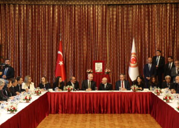 Devlet Bahçelî beşdarî bîranîna Sirri Sureyya Onder bû