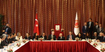 Devlet Bahçelî beşdarî bîranîna Sirri Sureyya Onder bû