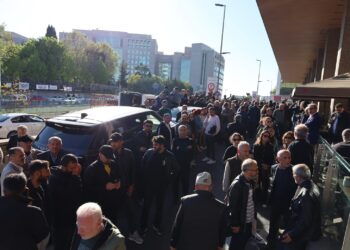 Ji bo Sirri Sureyya li Navenda  Çandê ya Nazim Hîkmet şîn danîn