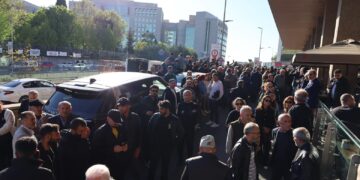 Ji bo Sirri Sureyya li Navenda  Çandê ya Nazim Hîkmet şîn danîn