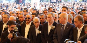 Deh hezaran Sirri Sureyya Onder spartin axê