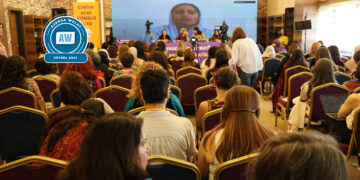 Jinên Kurd tecrûbeyên xwe di torê de kom dikin