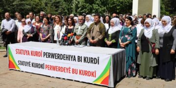 ‘Heme kurd dorûverê kurdkî de wa yewîya xo awan bikerê’