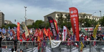 Mîtîngê Amedî: Wa bi ziwanê dayîke perwerde bêro dayîş