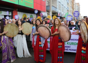 Xelkê Amedê sibê wê ji bo zimanê Kurdî bimeşe