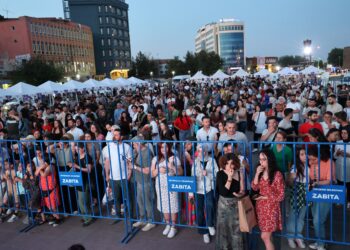 MED-DERê bi şahiyekê belge dan xwendekarên xwe