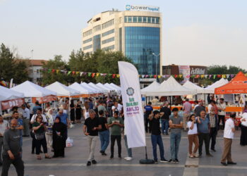 Rojên Pirtûkên Kurdî li Amedê dest pê kirin