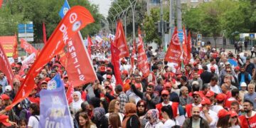 Amed de bi beşdarîya hezaran mîtîngê 1ê Gulane dest pêkerd