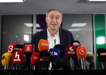 Du rê li pêşiya Tirkiyeyê ne