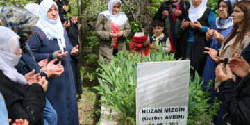 Hozan Mizgîn li ser gora wê bibîr anîn