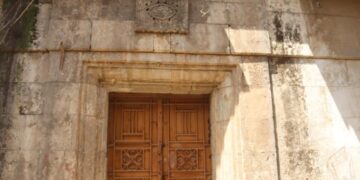 Beranê darîn; sembola tarîxî kehen a bazarê Reqayî