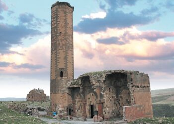 Anatolyaya de camîyê ewilî yê eserê kurdan: Camîyê Menûçîhrî