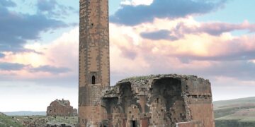 Anatolyaya de camîyê ewilî yê eserê kurdan: Camîyê Menûçîhrî