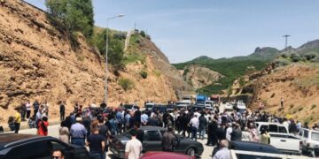 Bi des hezaran seba Kaytan û Altûn meşîyenî