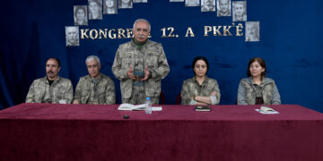 Di 47 salan de 12 kongre: Li dîrokê navê xwe nivîsand