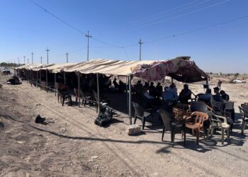 Çalakiya xelkê Mexmûrê ya li dijî dorpêçê didome